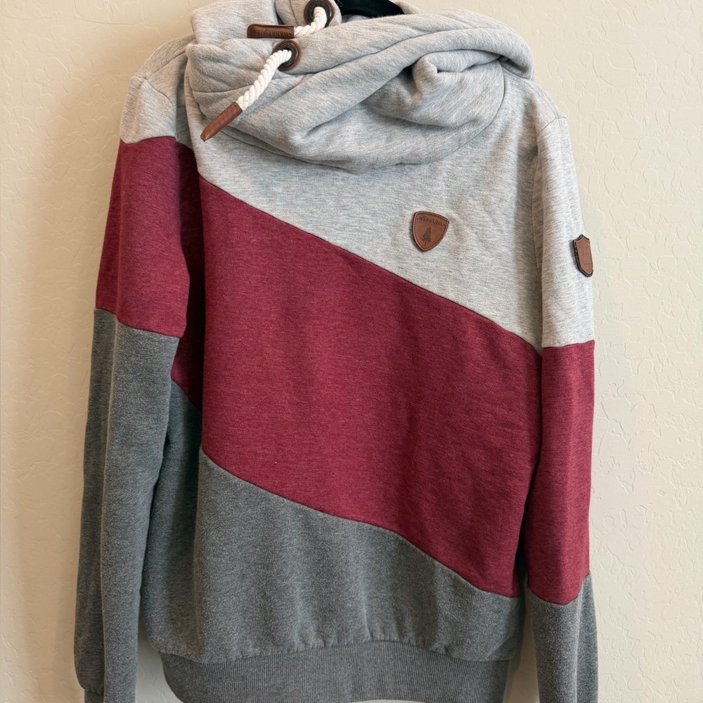Wanakome Women’s Gray and Red Sweatshirt Hoodie